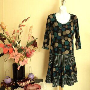 NWT Simon Chang Unique Designed 3/4 Sleeve Polka Dot Stretchy Lined Dress